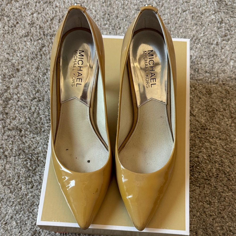 Michael Kors Nude/Camel Patent Leather Heels